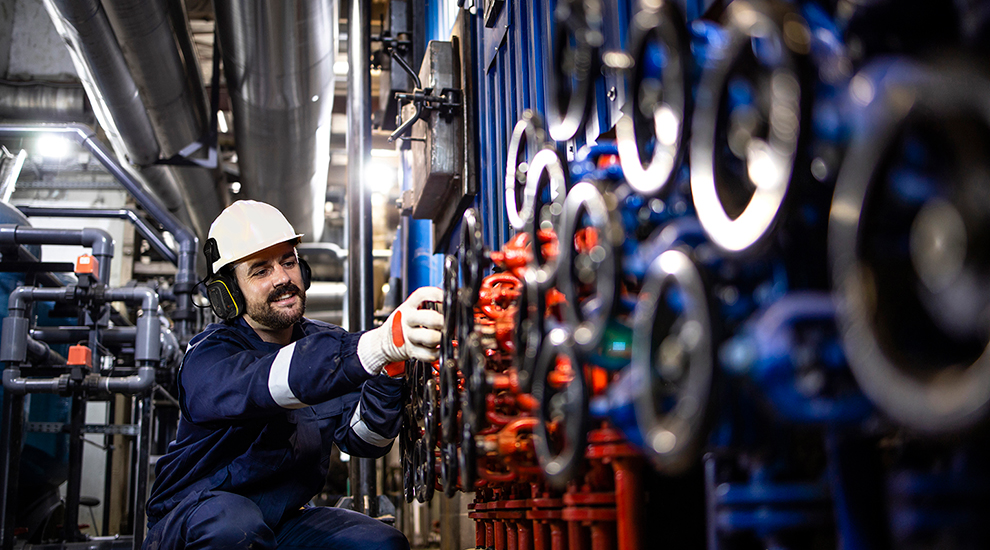 oil-gas-industry-man-working-gas-with-protection